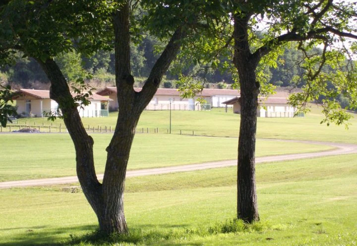 Gîtes de la prairie de la Bourgeoisie à Iteuil (extérieur)