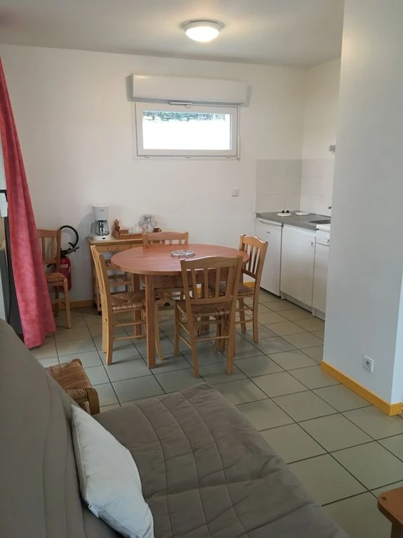 Salon, cuisine, salle de bain, la terrasse